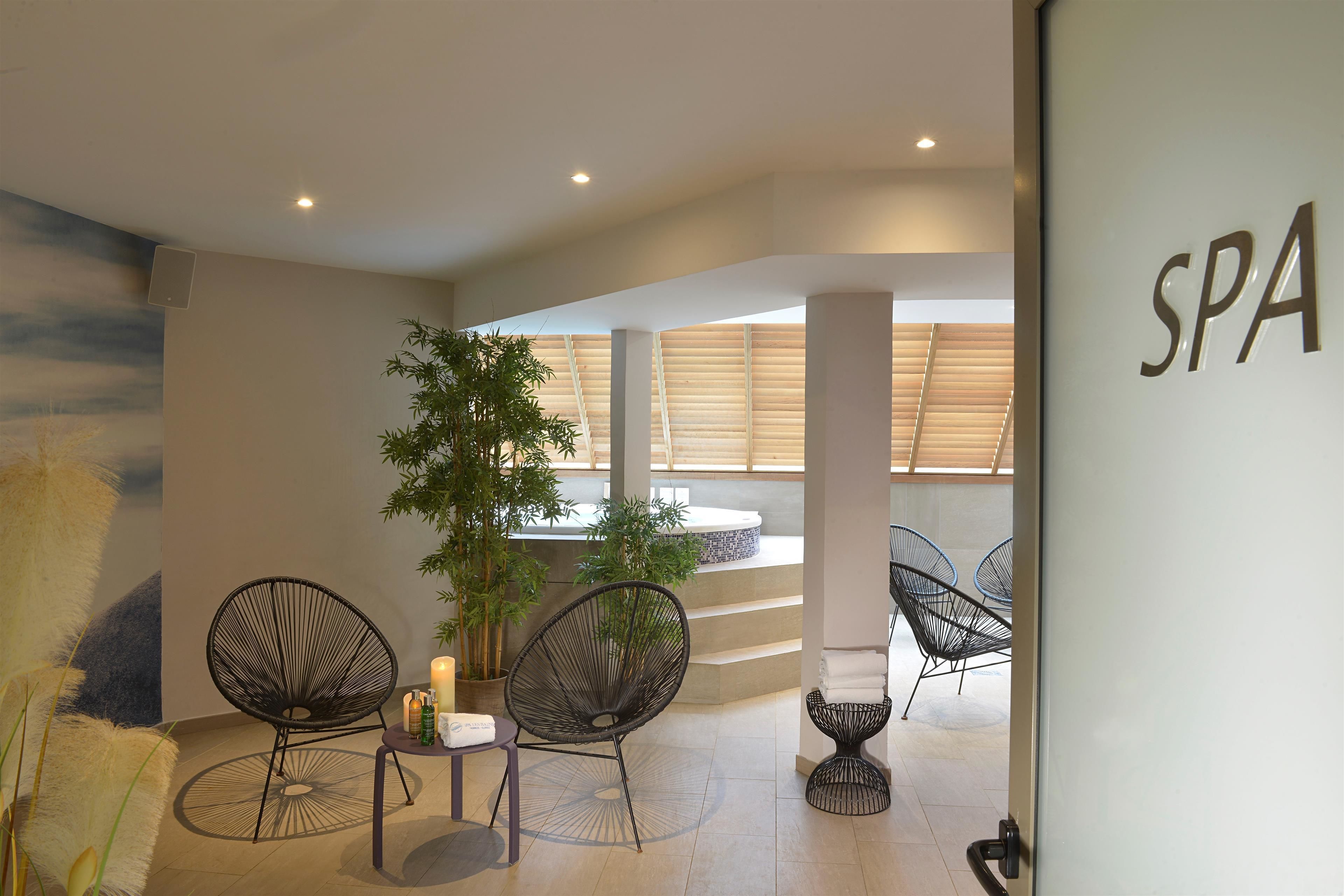 Couples treatment rooms, sauna, hot tub, steam room, Turkish bath