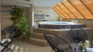 A spa area with a hot tub, lounge chairs, and a bamboo ceiling. - Best Western Les Bains Hôtel & SPA Perros-Guirec (Perros-Guirec)