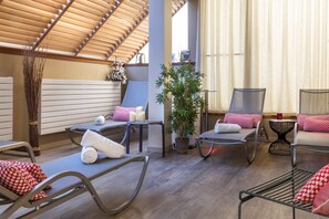 Couples treatment room(s), sauna, hot tub, steam room