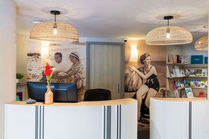 Reception - Best Western Les Bains Hôtel & SPA Perros-Guirec (Perros-Guirec)