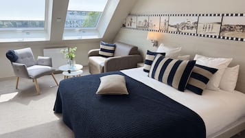 Exclusive Room, 1 King Bed | Minibar, in-room safe, desk, blackout curtains