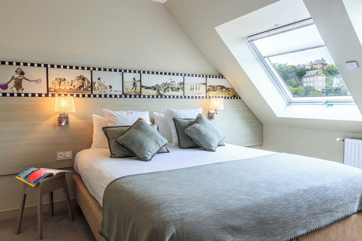 minibar, in-room safe, desk, blackout curtains