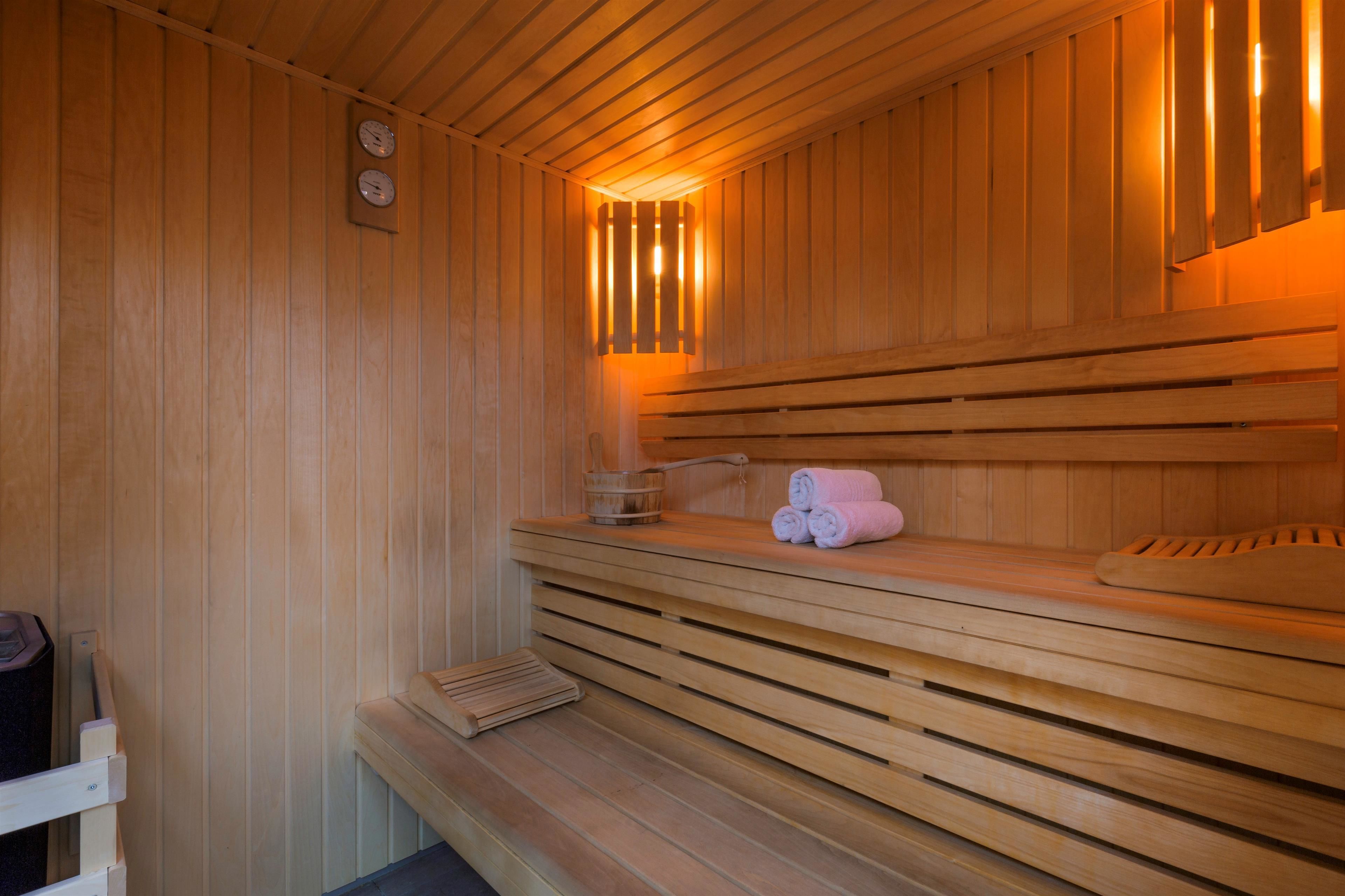 couples treatment room(s), sauna, hot tub, steam room