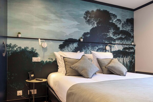 Standard Apartment, 1 Queen Bed, Non Smoking, Kitchenette (with Sofabed)