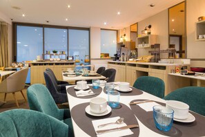 Daily continental breakfast (EUR 15 per person)