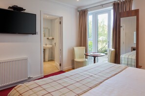 Superior Double Room, 1 King Bed, Patio, Garden View | Frette Italian sheets, premium bedding, blackout drapes, rollaway beds