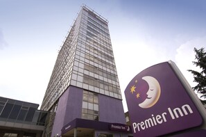 Exterior - Premier Inn London Hammersmith - Ravenscourt Park (London)