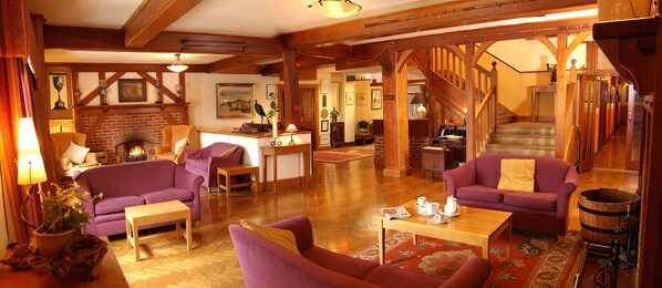 Lobby lounge