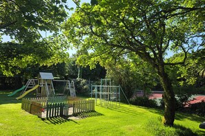 Área de juegos infantiles al aire libre