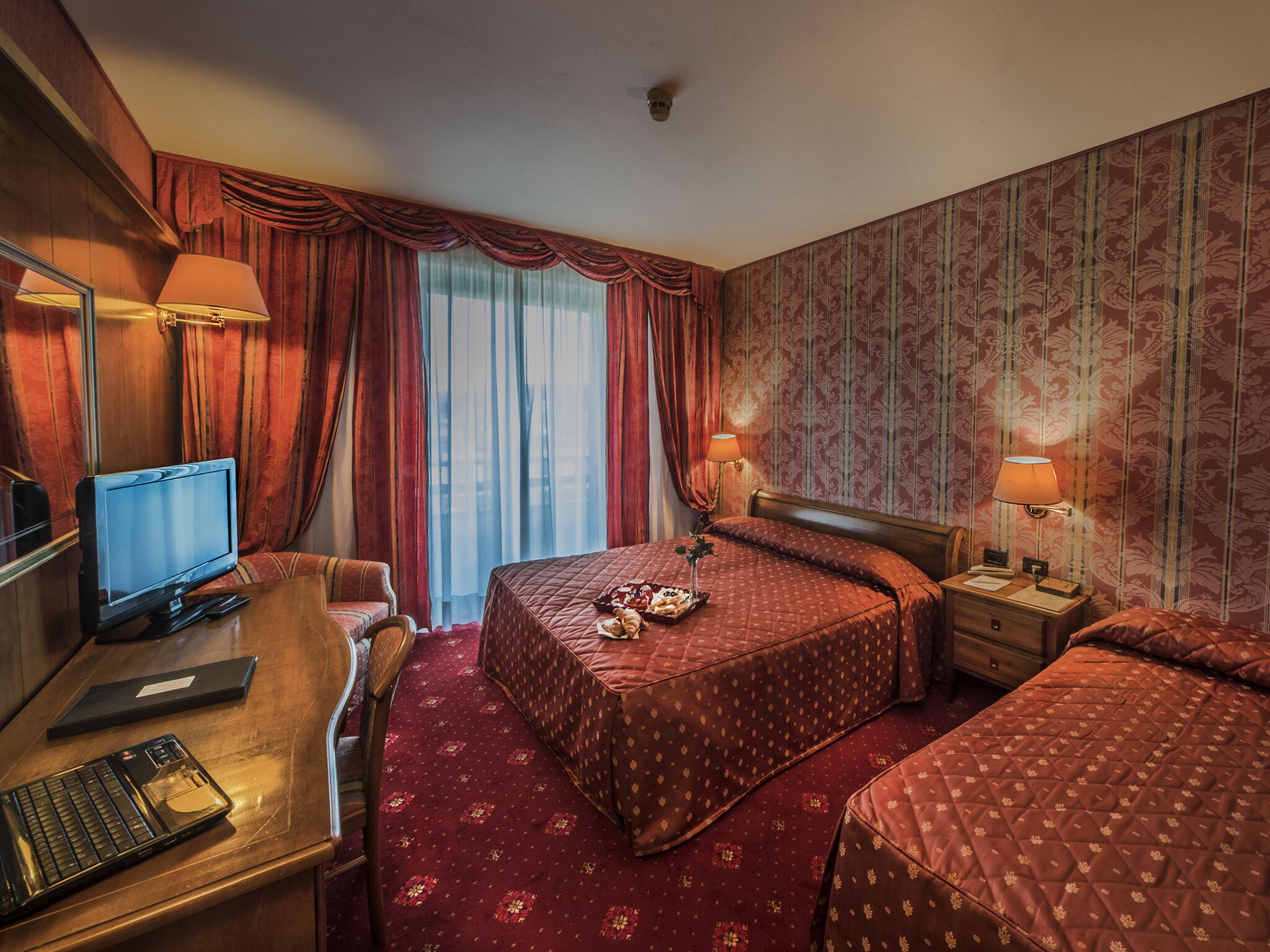 family room (triple) | minibar, in-room safe, desk, blackout curtains