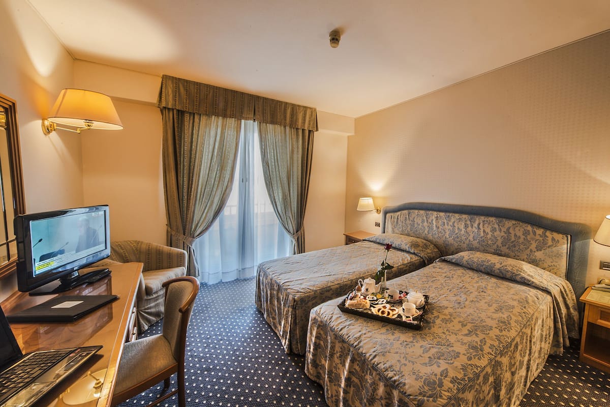 minibar, in-room safe, desk, blackout curtains