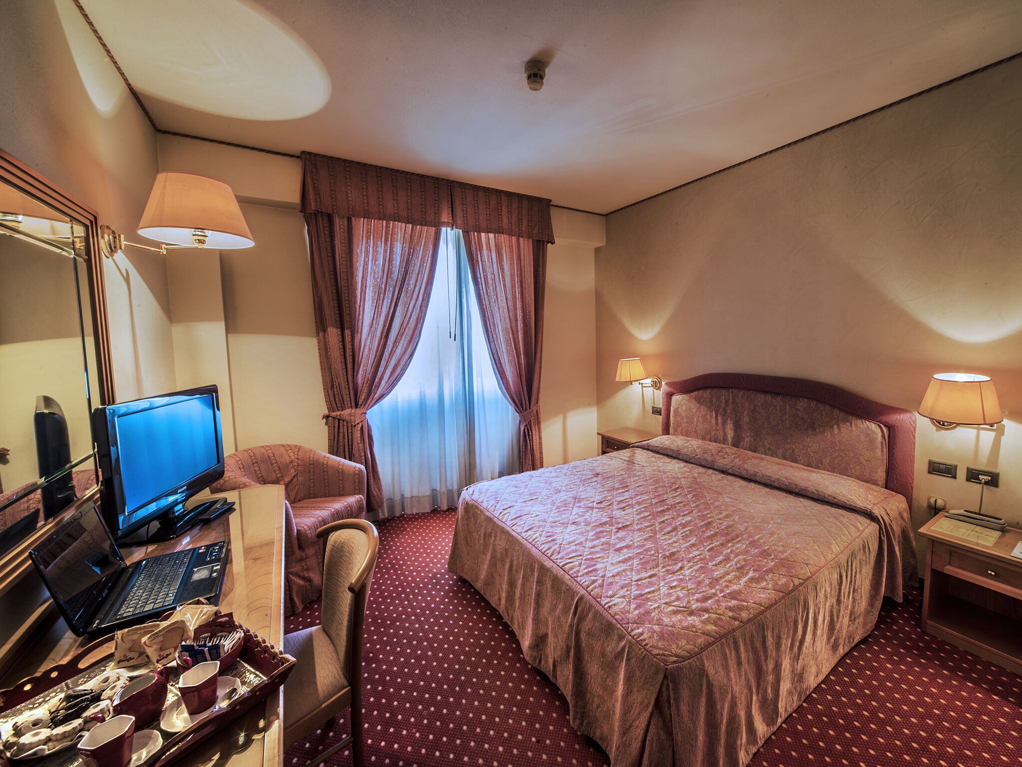 standard double room | minibar, in-room safe, desk, blackout curtains