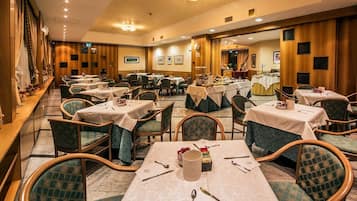 Petit déjeuner buffet compris