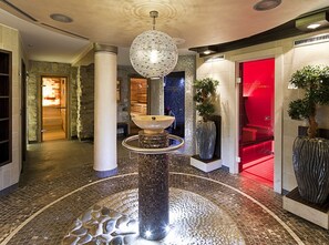 Outdoor treatment area, sauna, hot tub, steam room, Turkish bath/hammam