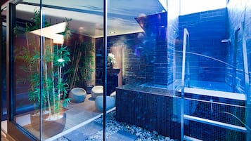 Outdoor treatment areas, sauna, hot tub, steam room, Turkish bath