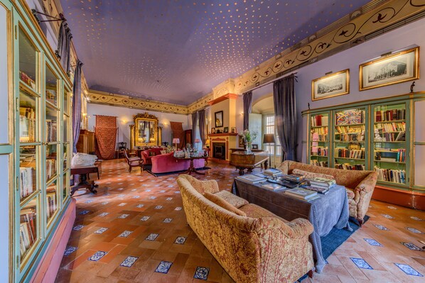 Royal Suite, 2 Bedrooms | Living area