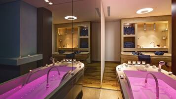 Sauna, poreallas, vartalohoitoja, kasvohoitoja