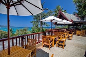 Outdoor dining - Novotel Phuket Resort (Patong)