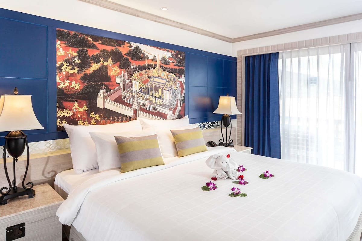 Suite familiare, 1 letto king | Una cassaforte in camera, una scrivania, postazione laptop