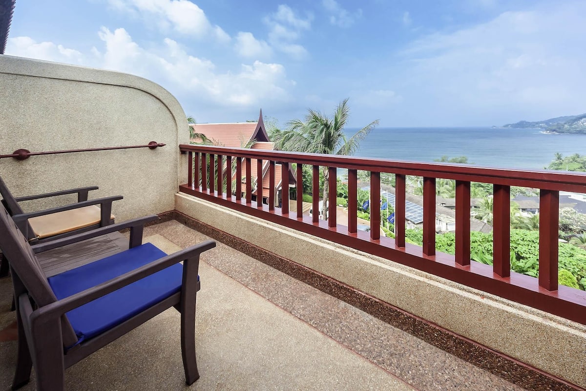 Doppia Deluxe, 1 letto matrimoniale, balcone, vista mare | Una cassaforte in camera, una scrivania, postazione laptop