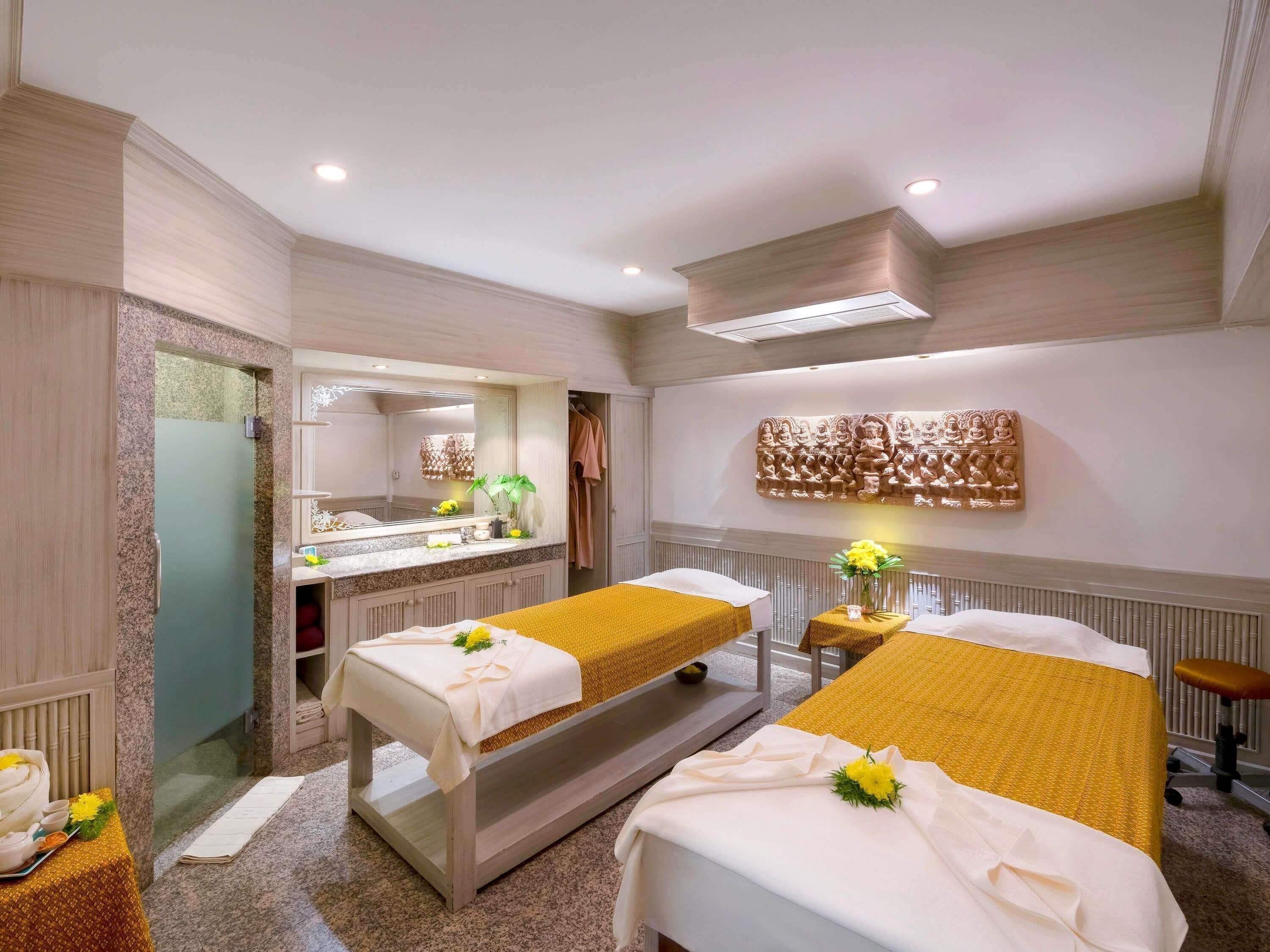 Couples treatment rooms, aromatherapy, deep-tissue massages