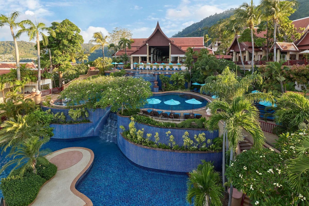 Deluxe Room, 1 King Bed, Pool Access | Exterior