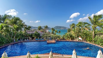 Outdoor pool, pool umbrellas, sun loungers