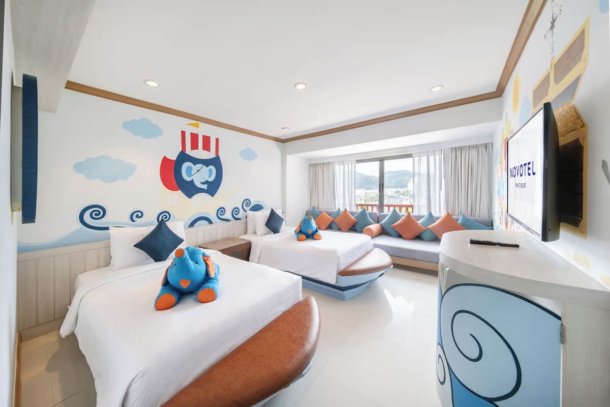 Family Suite, 1 King Bed | In-room safe, desk, laptop workspace, blackout curtains