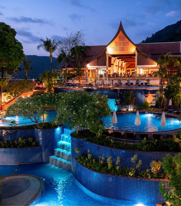 Outdoor pool, pool umbrellas, sun loungers