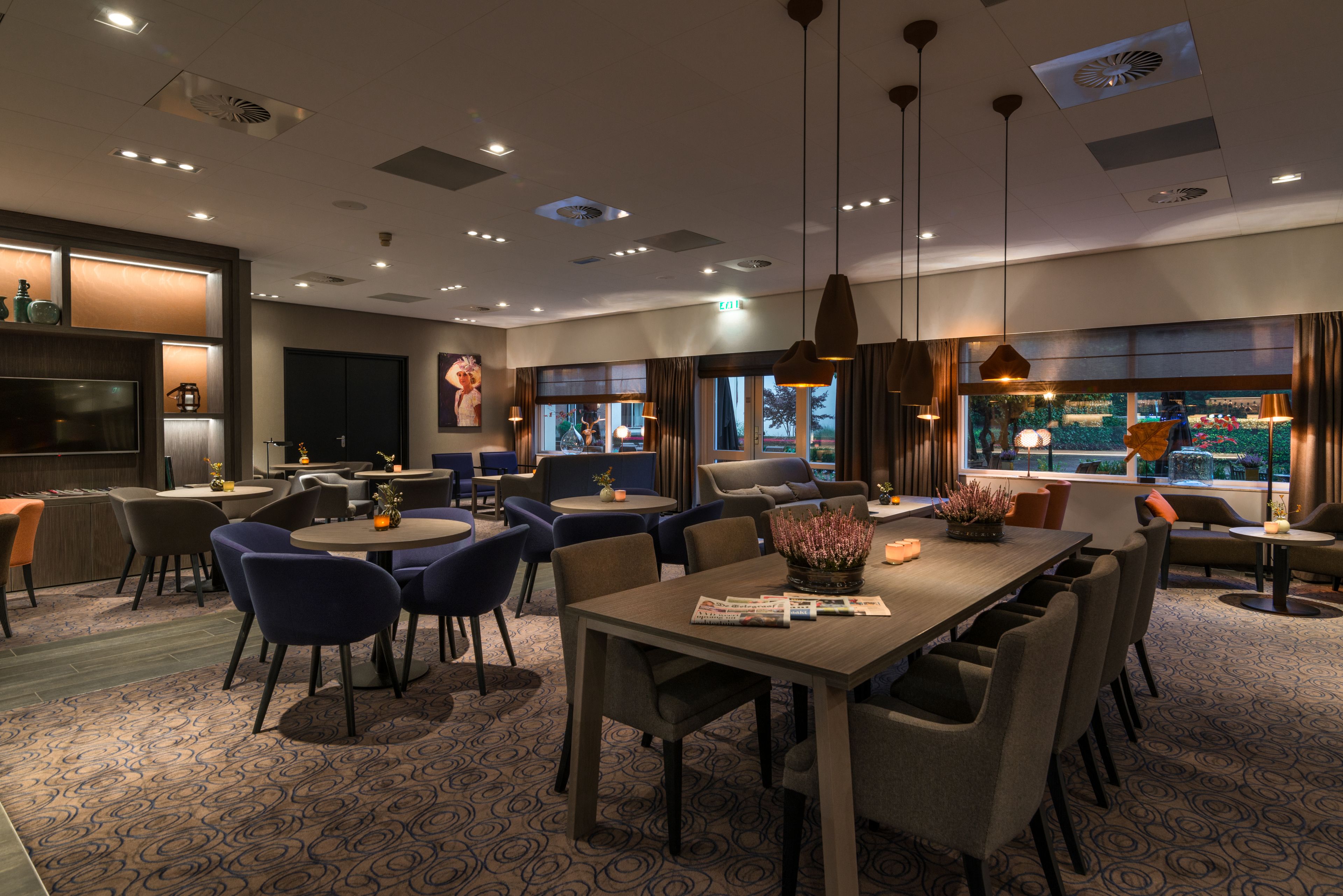 Lobby-lounge