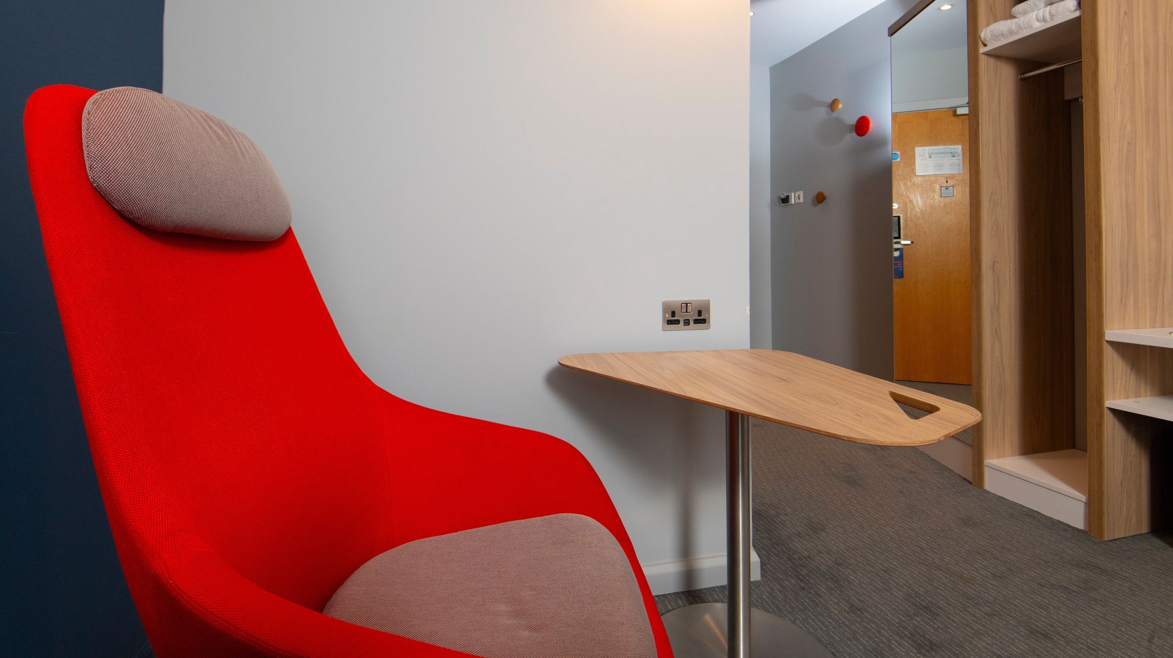 Chambre Standard, 1 très grand lit | Bureau, rideaux d’obscurcissement, fer et planche à repasser