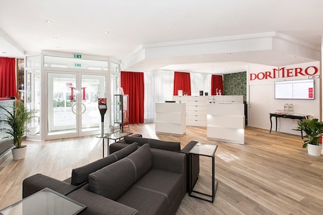 Lobby. DORMERO Hotel München-Kirchheim Messe