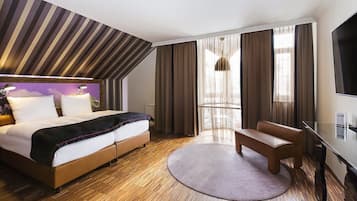 Comfort Double Room | Hypo-allergenic bedding, free minibar items, in-room safe, desk