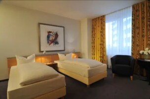 Hypo-allergenic bedding, minibar, in-room safe, blackout drapes