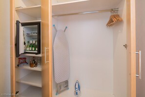 Hypo-allergenic bedding, minibar, in-room safe, blackout curtains