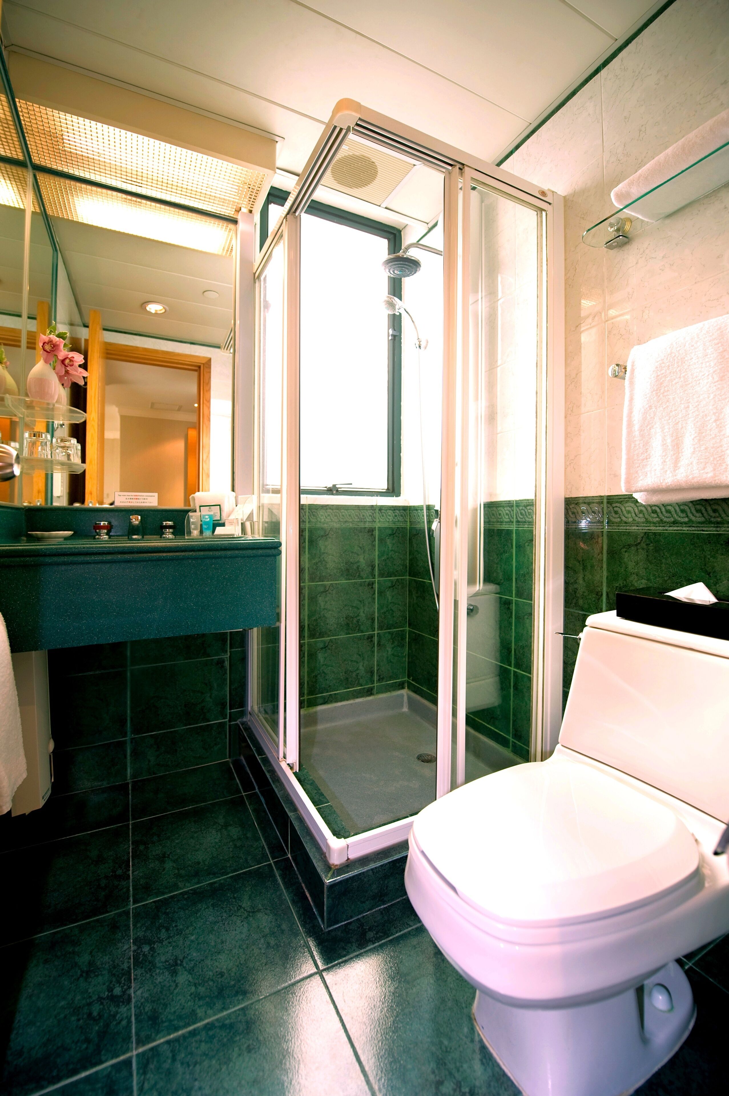 deluxe suite, city view | bathroom | hair dryer, slippers, towels