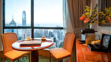 Suite Deluxe, 1 grand lit, vue ville | Vue de la chambre
