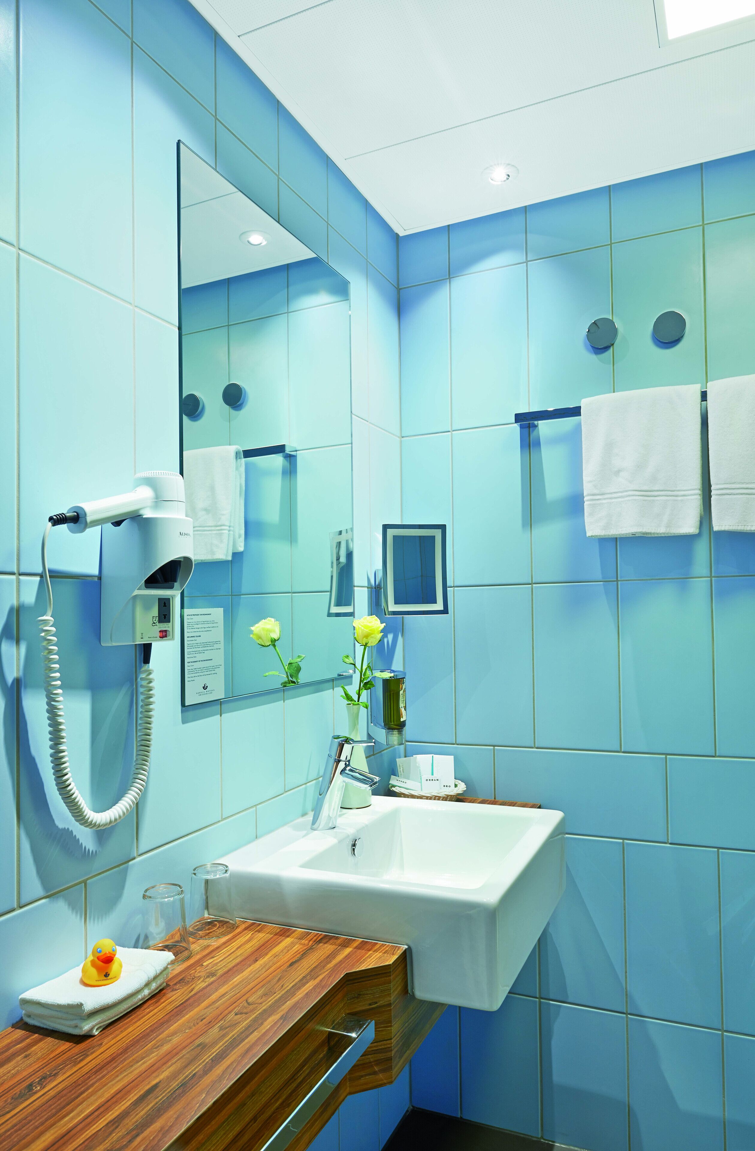 standard single room | bathroom | shower, designer toiletries, hair dryer, towels