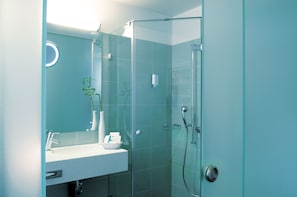 Shower, designer toiletries, hair dryer, towels - Sorell Business Hotel Ador Bern (Bern)