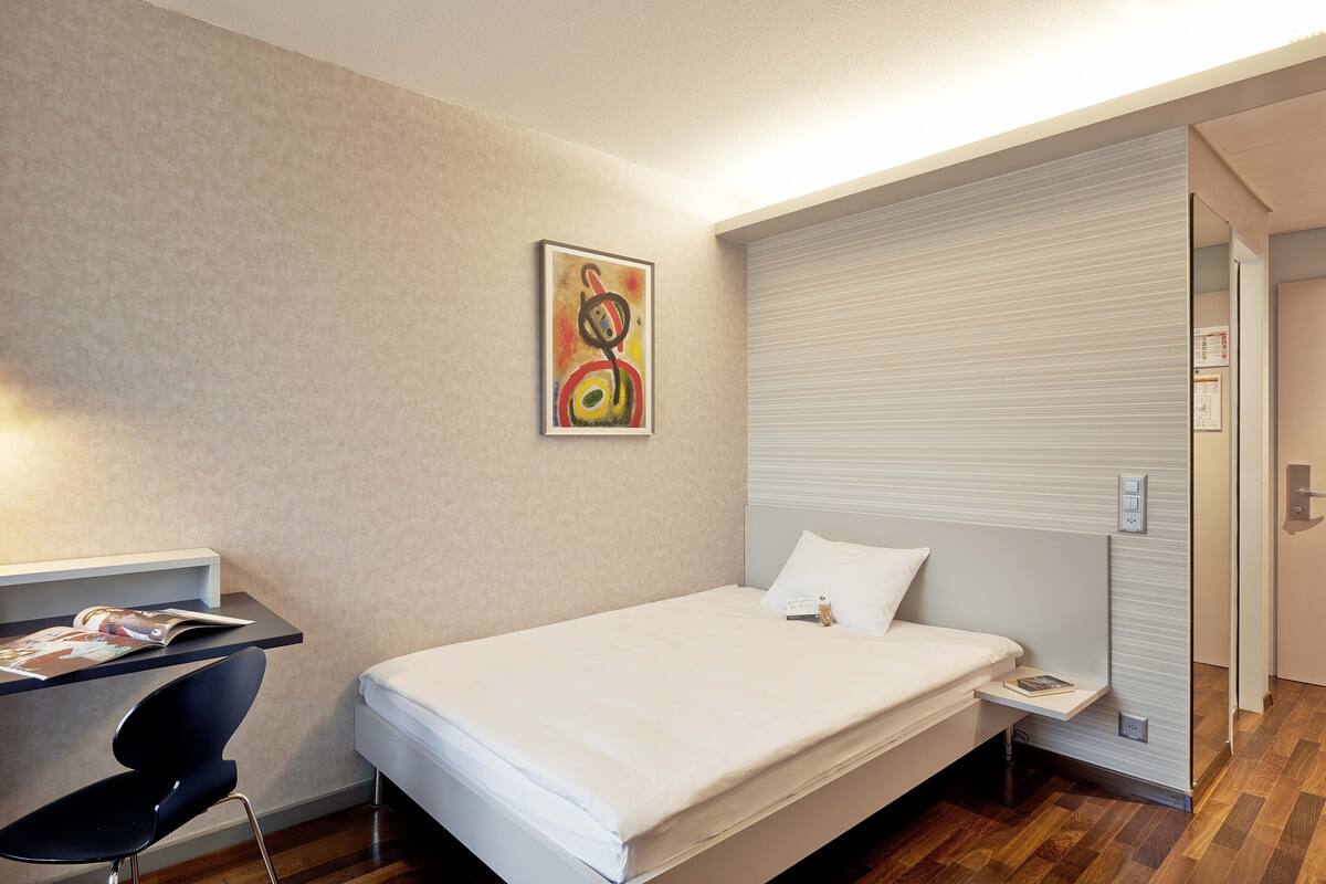 Habitación individual estándar | Sábanas de algodón egipcio y ropa de cama hipoalergénica 