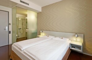 Business Room, 1 Queen Bed | Egyptian cotton sheets, hypo-allergenic bedding, in-room safe, desk - Sorell Business Hotel Ador Bern (Bern)