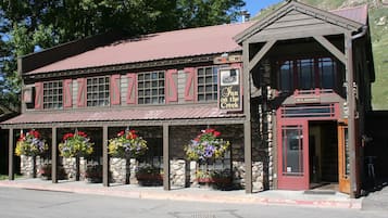 Vista frontal de la propiedad