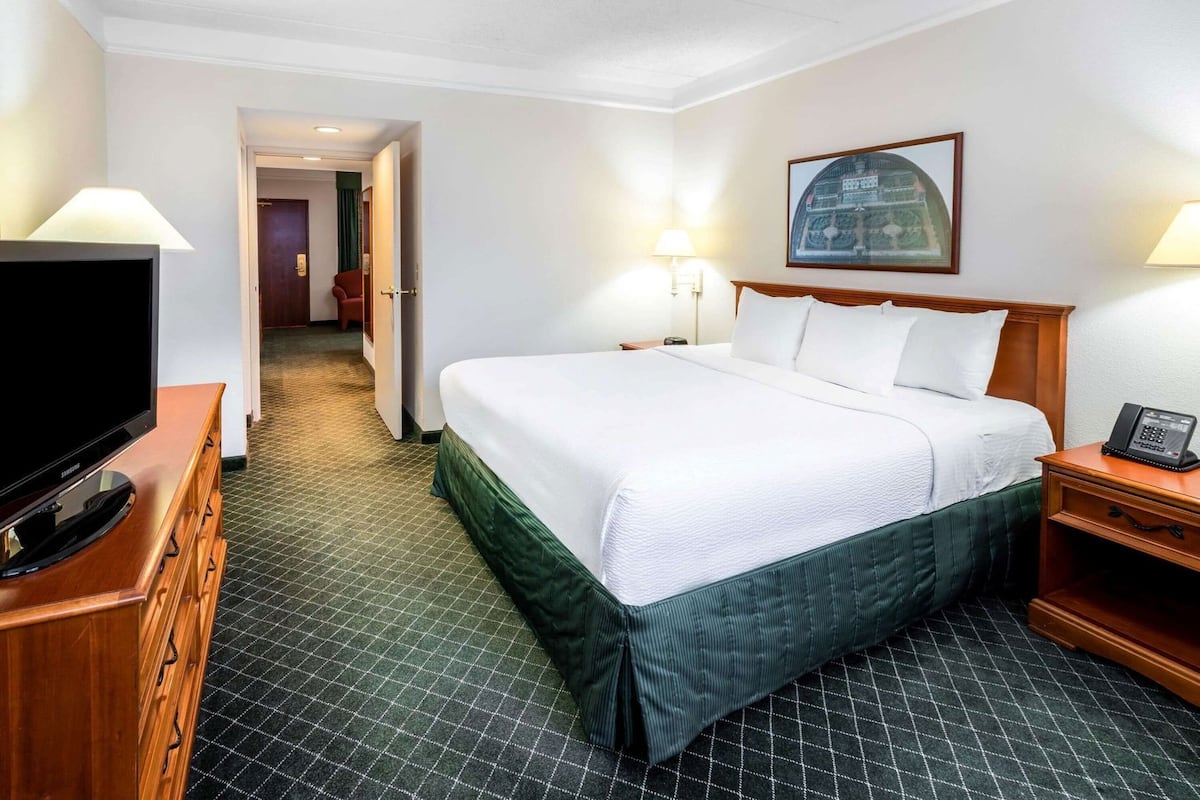 Premium bedding, desk, soundproofing, iron/ironing board