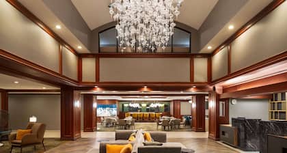 La Quinta Inn & Suites by Wyndham Madison American Center