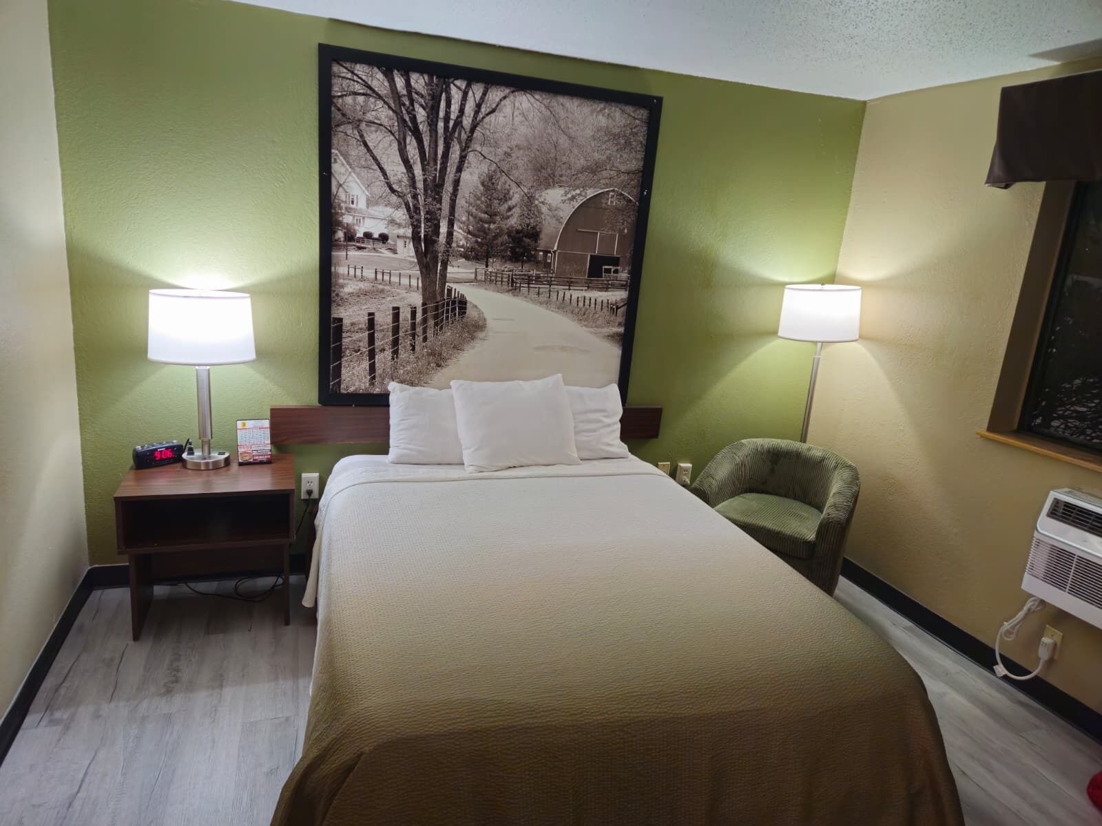 Caja de seguridad en la habitación y escritorio 