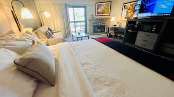 Literie de qualité supérieure, bureau, rideaux occultants