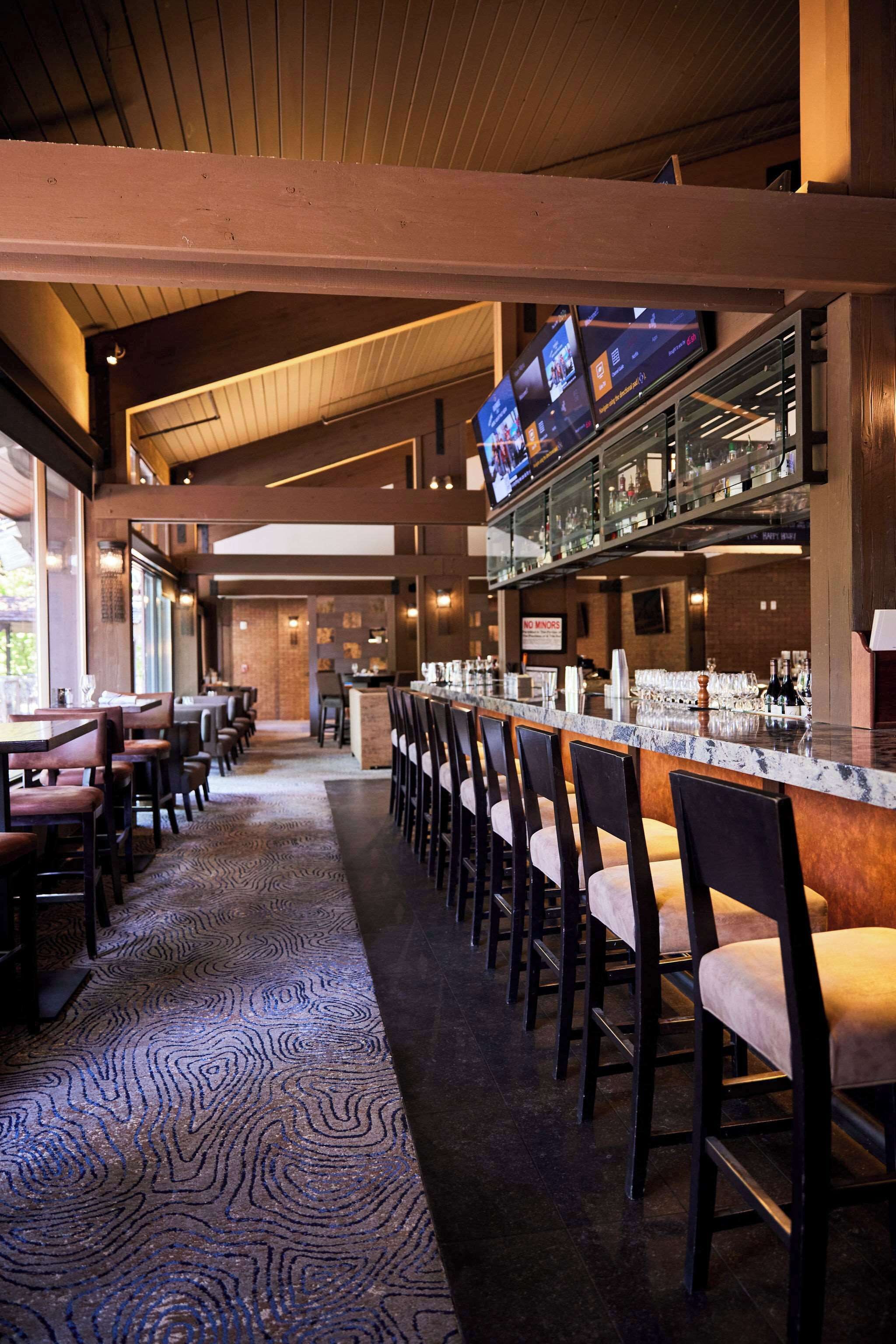 serves lunch, dinner and happy hour