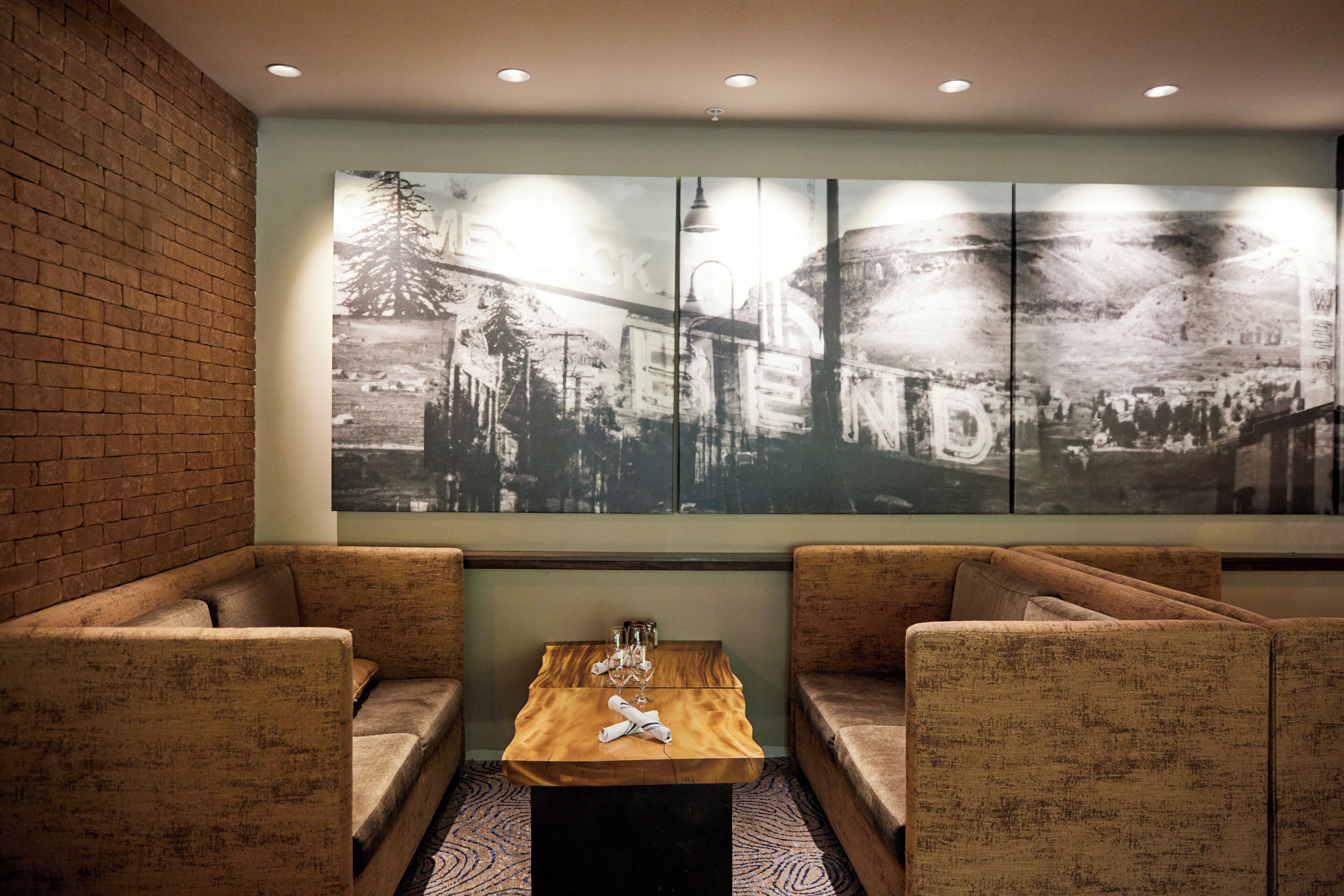 serves lunch, dinner and happy hour