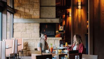 TĂ€gliches groĂes FrĂŒhstĂŒck gegen GebĂŒhr