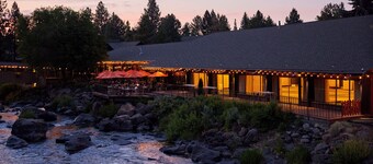 Riverhouse Lodge